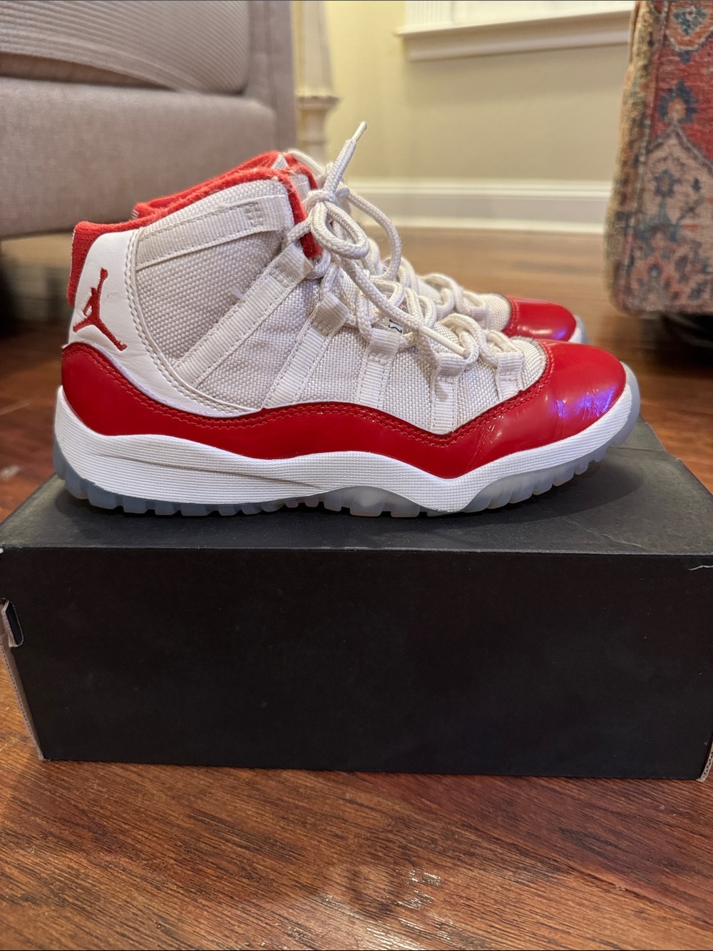Jordan Kids' Retro Sneakers in White and Red